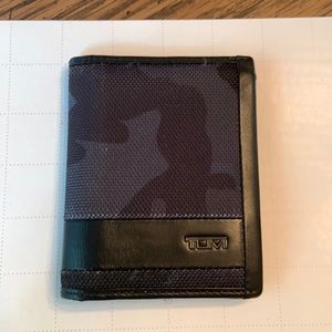 Men’s TUMI camo wallet